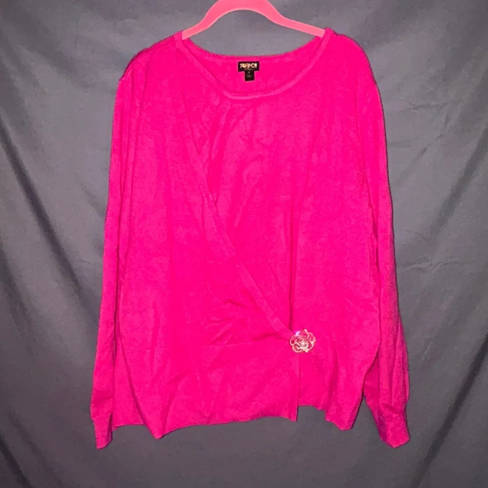 Mally Roncal Fierce By Mally Hot Pink Cut Out Sweater Rose Brooch 2X NWOT - Picture 2 of 6
